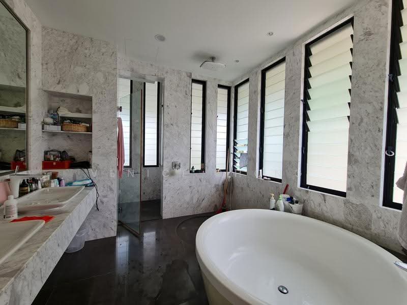Bungalow House for Sale in Bukit Gita Bayu (Seri Kembangan) - Venice Chong - Bathroom - PropertyGuru.com.my