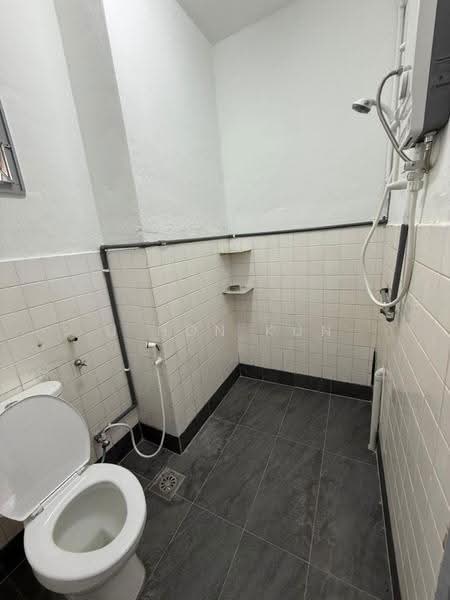 Rumah Teres 2-Tingkat untuk Dijual di Taman Pelangi (Johor Bahru) - U Hon Kun - Bathroom - PropertyGuru.com.my