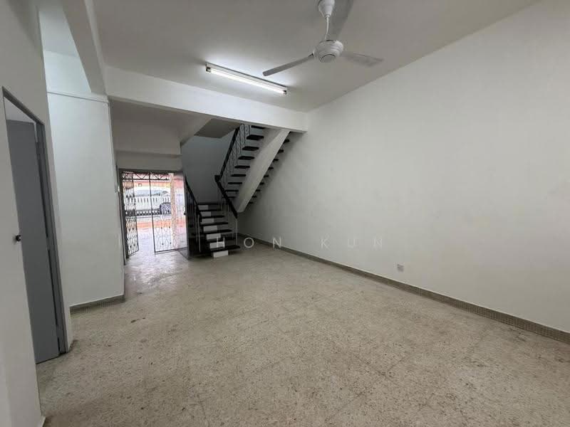 Rumah Teres 2-Tingkat untuk Dijual di Taman Pelangi (Johor Bahru) - U Hon Kun - Entrance - PropertyGuru.com.my