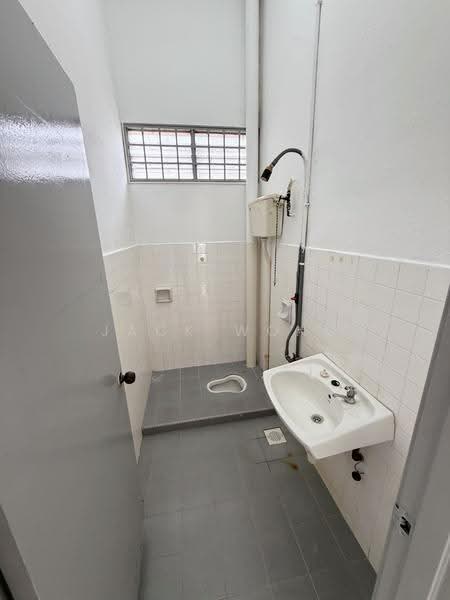 1-storey Terraced House for Sale in Taman Rinting (Masai) - Jack Wong - Bathroom - PropertyGuru.com.my