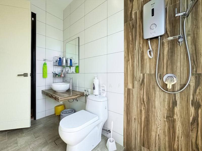 Bungalow House for Sale in Taman Tasik Prima (Puchong) - Jik Wafa - Bathroom - PropertyGuru.com.my