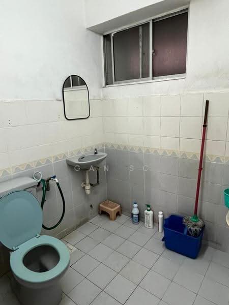 Kondominium untuk Dijual di Sri Pelangi Condominiums - Gan SC - Bathroom - PropertyGuru.com.my
