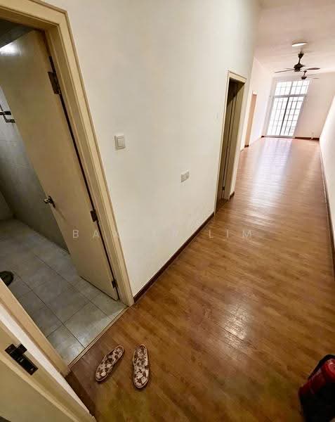 Kondominium untuk Disewa di Lakefront Homes - Baxter Lim - Corridor - PropertyGuru.com.my