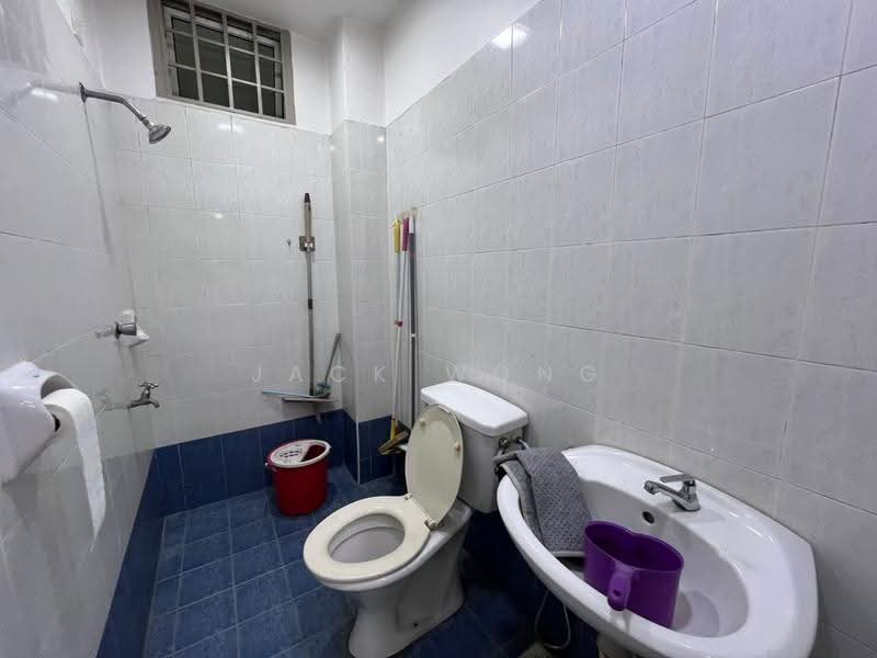 Rumah Teres 2.5-Tingkat untuk Dijual di Taman Bukit Jaya (Ulu Tiram) - Jack Wong - Bathroom - PropertyGuru.com.my