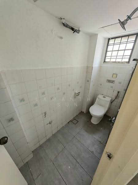 Second Floor Bathroom 2