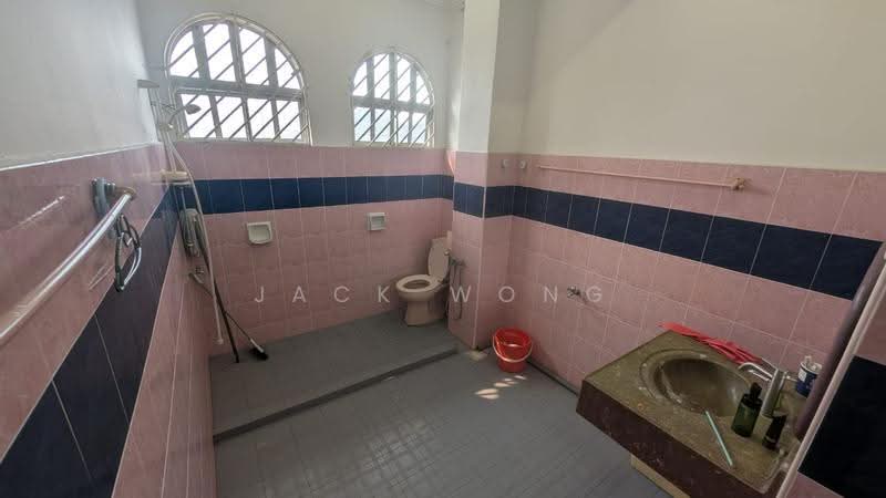 Semi-Detached House for Sale in Taman Skudai Baru (Skudai) - Jack Wong - Bathroom - PropertyGuru.com.my