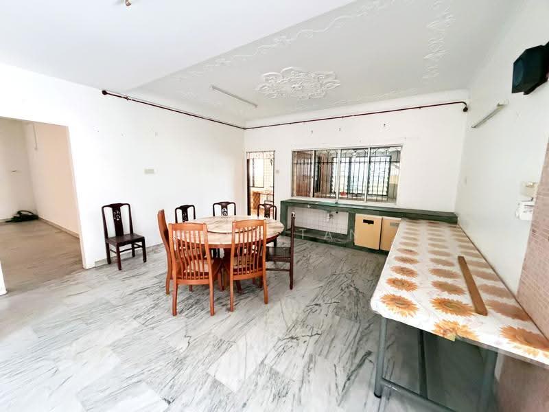 Bungalow House for Rent in Sungai Way Free Indsutrial Zone (Petaling Jaya) - Weng Tan - Dining Room - PropertyGuru.com.my