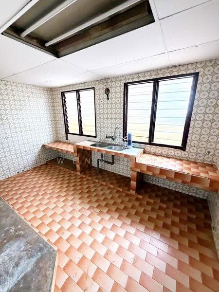 Bungalow House for Rent in Sungai Way Free Indsutrial Zone (Petaling Jaya) - Weng Tan - Kitchen - PropertyGuru.com.my