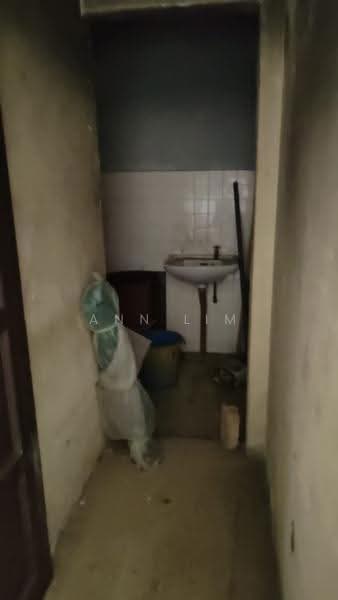 Kedai / Pejabat untuk Disewa di Taman Asean (Balai Panjang) - Ann Lim - Bathroom - PropertyGuru.com.my