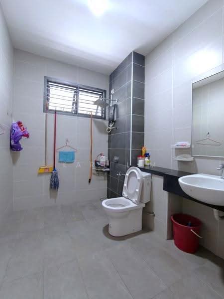 Cluster House for Sale in Taman Glenmarie (Johor Bahru) - Karl Lim - Bathroom - PropertyGuru.com.my