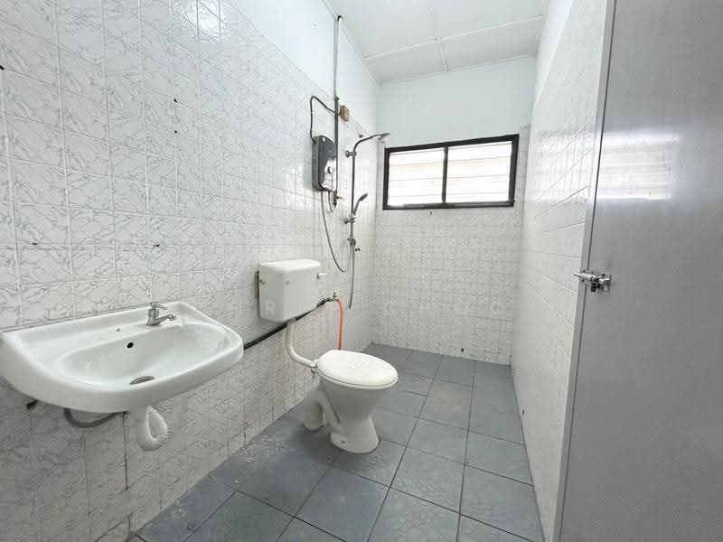 Terraced House for Rent in Taman Bukit Kajang Baru (Kajang) - Chris Choo - Bathroom - PropertyGuru.com.my