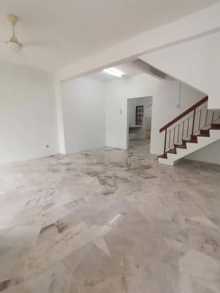 Terraced House for Sale in Bandar Putra Permai (Seri Kembangan) - Camie Hoo - Living Room - PropertyGuru.com.my