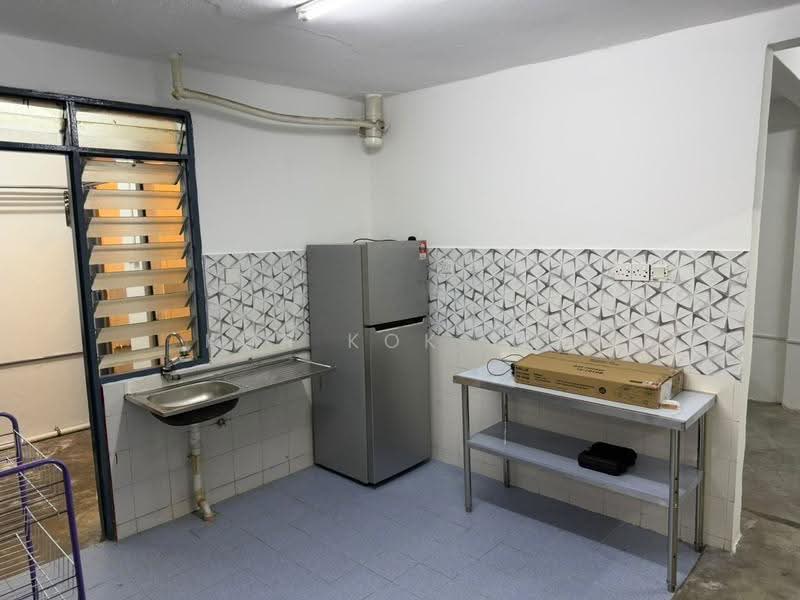 Flat for Rent at Flat PKNS Section 7 - Kor Kok Tee - Kitchen - PropertyGuru.com.my