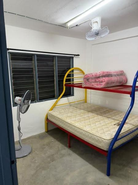Flat for Rent at Flat PKNS Section 7 - Kor Kok Tee - Bedroom - PropertyGuru.com.my