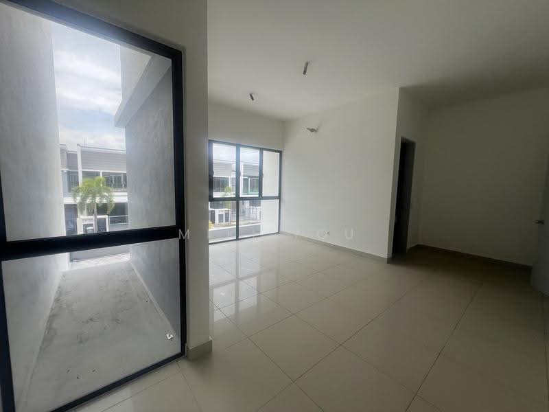 Rumah Teres untuk Disewa di Telok Panglima Garang (Selangor) - Miki You - Balcony - PropertyGuru.com.my