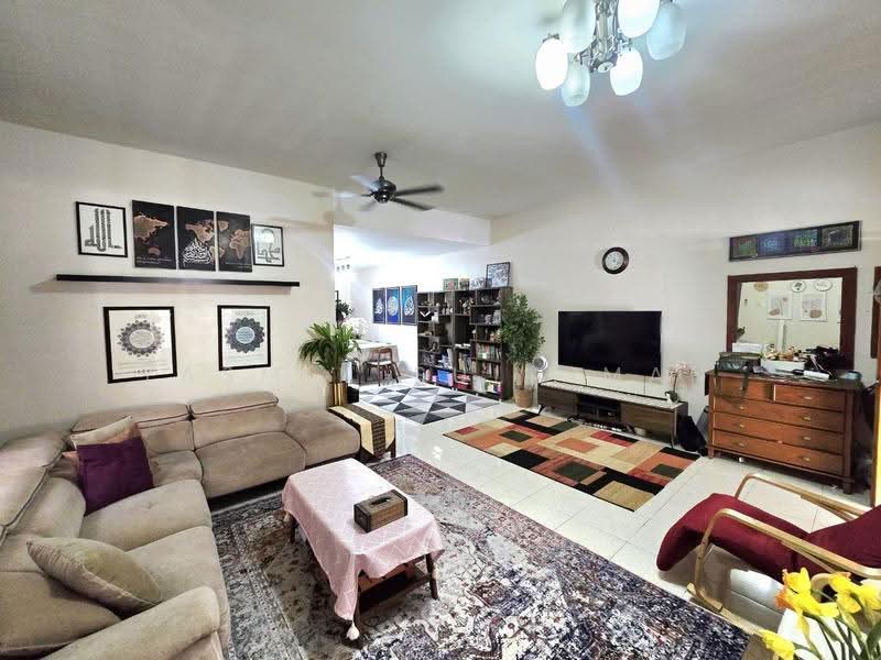 Rumah Teres 2-Tingkat untuk Dijual di Bandar Nusaputra (Puchong) - Yasmin Sulaiman - Living Room - PropertyGuru.com.my