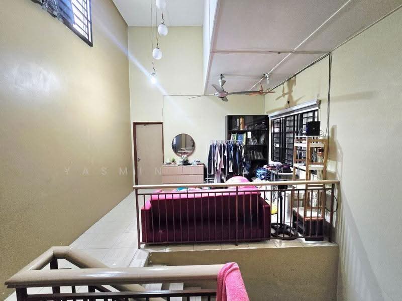Rumah Teres 2-Tingkat untuk Dijual di Bandar Nusaputra (Puchong) - Yasmin Sulaiman - Living Room - PropertyGuru.com.my