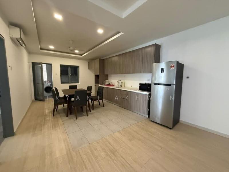 Condominium for Sale at Lakefront Residence - Iryani Akhwan - Dining area - PropertyGuru.com.my