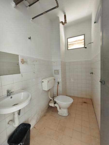 Apartment for Sale at Desa Bukit Dumbar - Hazim N - Bathroom - PropertyGuru.com.my
