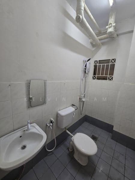 Apartment for Rent at Pangsapuri Jati 2 - Kelvin Tham - Bathroom - PropertyGuru.com.my