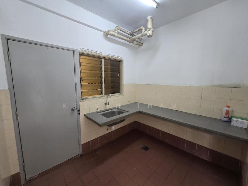 Apartment for Rent at Pangsapuri Jati 2 - Kelvin Tham - Kitchen - PropertyGuru.com.my