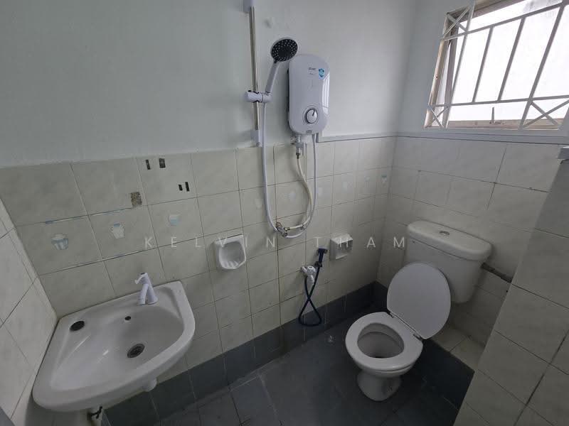 Apartment for Rent at Pangsapuri Jati 2 - Kelvin Tham - Bathroom - PropertyGuru.com.my