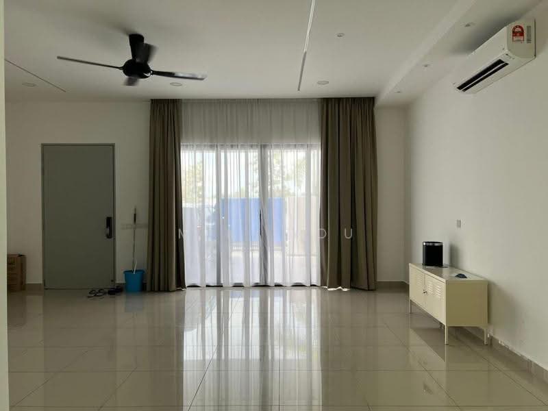 Rumah Teres 2-Tingkat untuk Disewa di Bandar Rimbayu (Telok Panglima Garang) - Miki You - Living Room - PropertyGuru.com.my