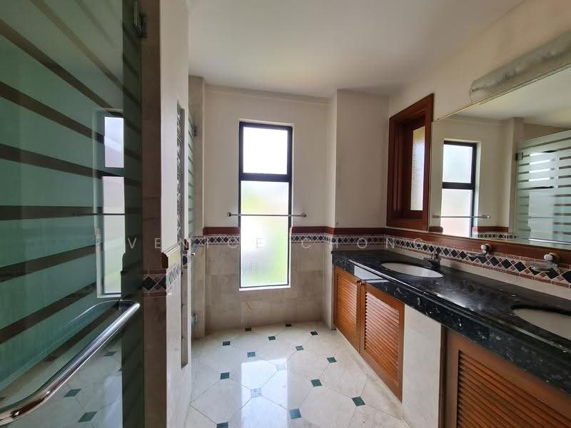 Bungalow House for Sale in Bukit Gita Bayu (Seri Kembangan) - Venice Chong - Bathroom - PropertyGuru.com.my