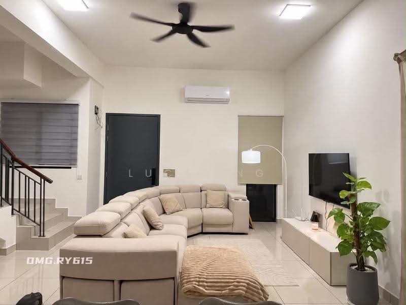 Rumah Teres 2-Tingkat untuk Disewa di Bandar Rimbayu (Telok Panglima Garang) - Lucas Ng - Living Room - PropertyGuru.com.my