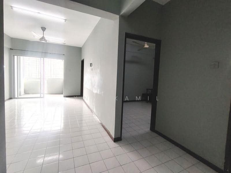 Pangsapuri untuk Dijual di Menara Orkid - Lyna Kamil - Living Room - PropertyGuru.com.my