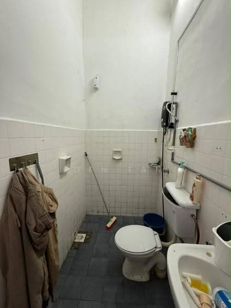 1-storey Terraced House for Sale in Taman Ungku Tun Aminah (Skudai) - Iden Tan - Bathroom - PropertyGuru.com.my