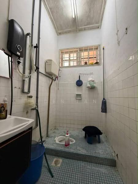 1-storey Terraced House for Sale in Taman Ungku Tun Aminah (Skudai) - Iden Tan - Bathroom - PropertyGuru.com.my