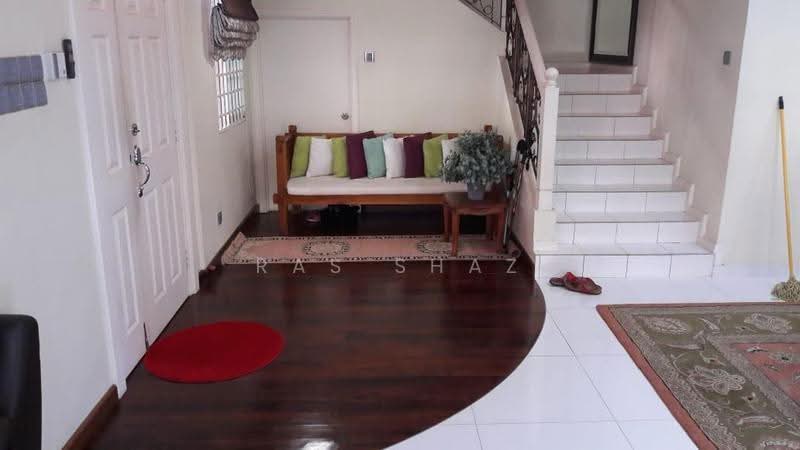 Semi-Detached House for Sale in Seksyen 7 (Shah Alam) - Ras Shaz - Entrance - PropertyGuru.com.my