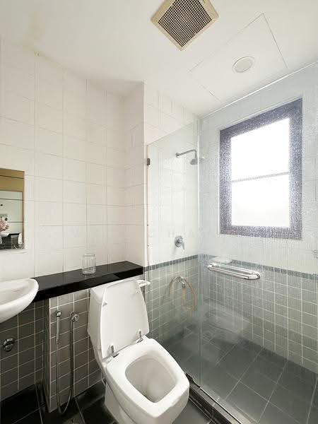 Kondominium untuk Disewa di Surian Condominium - Wes Chang - Bathroom - PropertyGuru.com.my