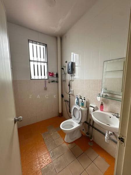 2-storey Terraced House for Sale in Taman Seri Austin (Tebrau) - Zack Chow - Bathroom - PropertyGuru.com.my