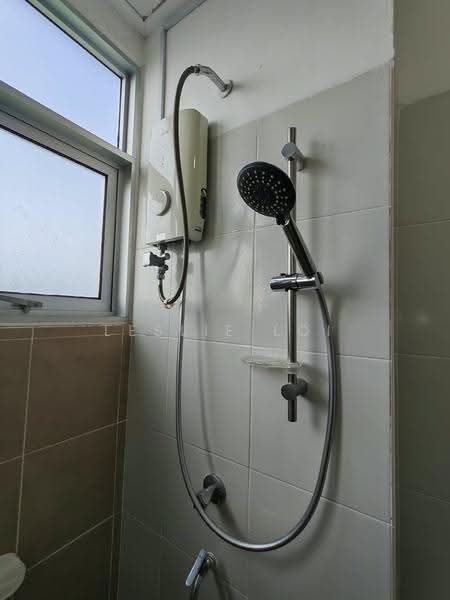 Apartment for Rent at Residensi Bintawa Riverfront (PR1MA @ Bintawa Riverfront) - Leslie Loi - Bathroom - PropertyGuru.com.my