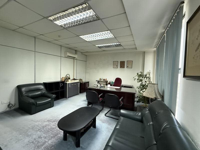 Pejabat untuk Disewa di Taman Mayang (Petaling Jaya) - Peter Kok - Front Room - PropertyGuru.com.my