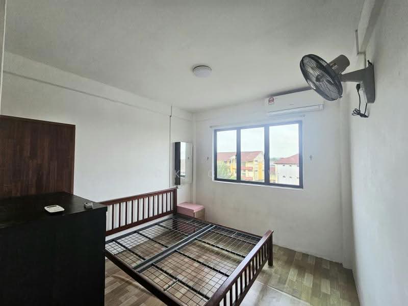 Pangsapuri untuk Dijual di Sri Delima - Zack Chow - Bedroom - PropertyGuru.com.my
