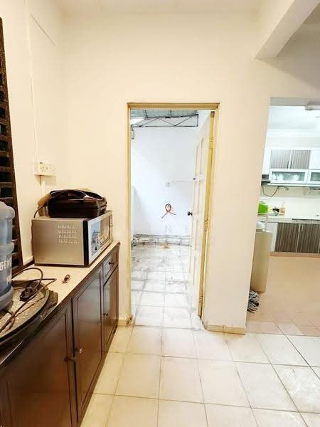 2-storey Terraced House for Sale in Bandar Rinching Seksyen 4 (Semenyih) - Maznee Realtor - Kitchen - PropertyGuru.com.my