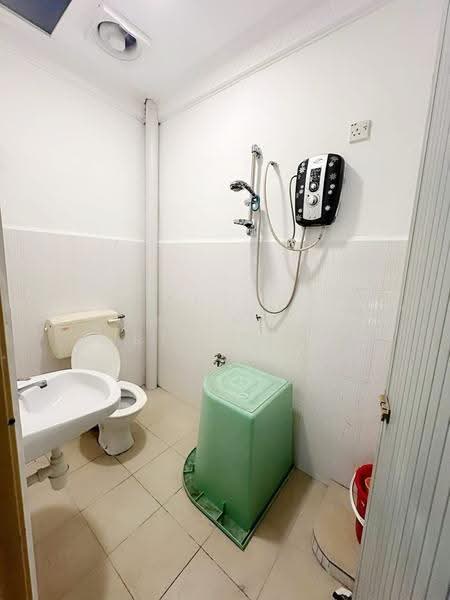 2-storey Terraced House for Sale in Bandar Rinching Seksyen 4 (Semenyih) - Maznee Realtor - Bathroom - PropertyGuru.com.my