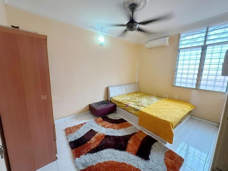 2-storey Terraced House for Sale in Bandar Rinching Seksyen 4 (Semenyih) - Maznee Realtor - Bedroom - PropertyGuru.com.my