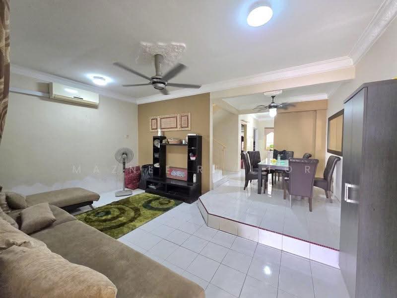 2-storey Terraced House for Sale in Bandar Rinching Seksyen 4 (Semenyih) - Maznee Realtor - Living Room - PropertyGuru.com.my