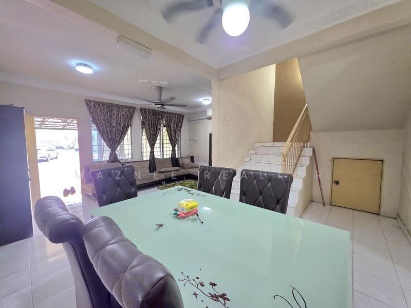 2-storey Terraced House for Sale in Bandar Rinching Seksyen 4 (Semenyih) - Maznee Realtor - Living Room - PropertyGuru.com.my