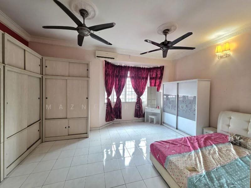2-storey Terraced House for Sale in Bandar Rinching Seksyen 4 (Semenyih) - Maznee Realtor - Bedroom - PropertyGuru.com.my