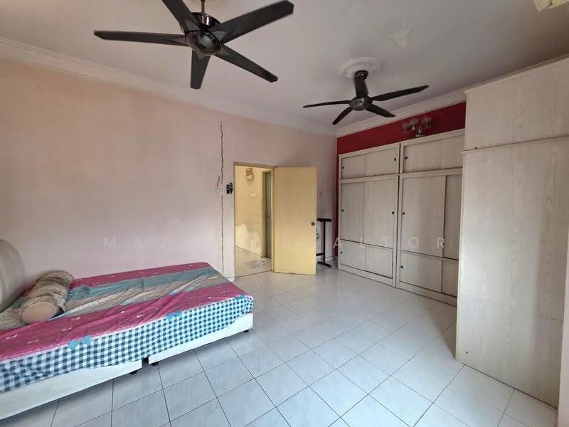 2-storey Terraced House for Sale in Bandar Rinching Seksyen 4 (Semenyih) - Maznee Realtor - Bedroom - PropertyGuru.com.my