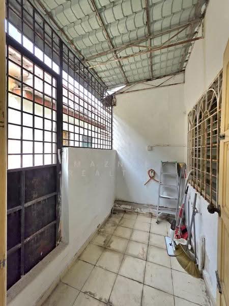 2-storey Terraced House for Sale in Bandar Rinching Seksyen 4 (Semenyih) - Maznee Realtor - Balcony - PropertyGuru.com.my