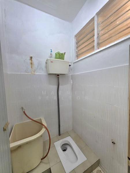2-storey Terraced House for Sale in Bandar Rinching Seksyen 4 (Semenyih) - Maznee Realtor - Bathroom - PropertyGuru.com.my