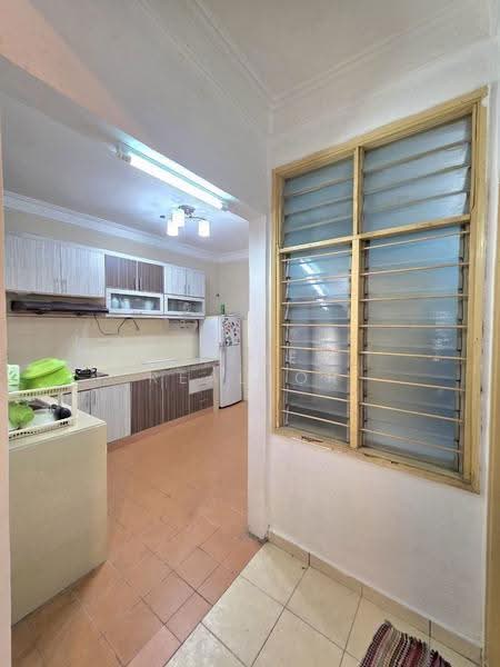 2-storey Terraced House for Sale in Bandar Rinching Seksyen 4 (Semenyih) - Maznee Realtor - Kitchen - PropertyGuru.com.my