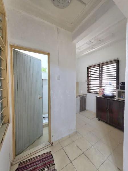 2-storey Terraced House for Sale in Bandar Rinching Seksyen 4 (Semenyih) - Maznee Realtor - Bathroom - PropertyGuru.com.my