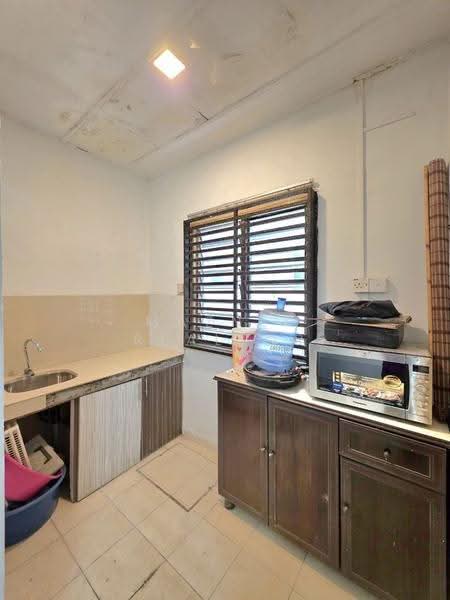 2-storey Terraced House for Sale in Bandar Rinching Seksyen 4 (Semenyih) - Maznee Realtor - Kitchen - PropertyGuru.com.my